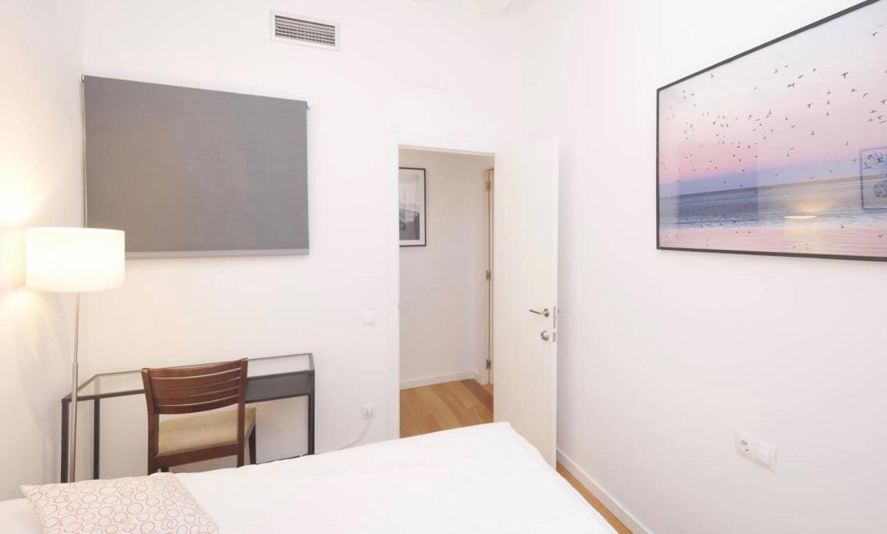 Old Town 4-bedroom Apartment Barcelona